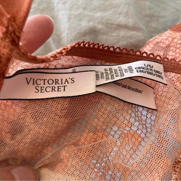 Victoria’s Secret | Lace Front Clasp Triangle Bralette - Picture 3 of 4